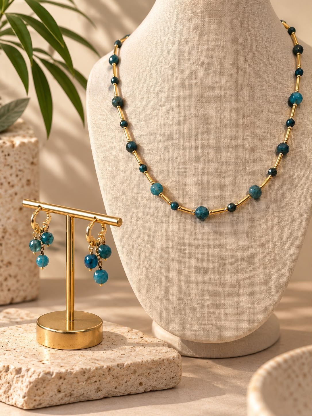 Conjunto Apatita Azul com Pedras Naturais banhado em Ouro 18K