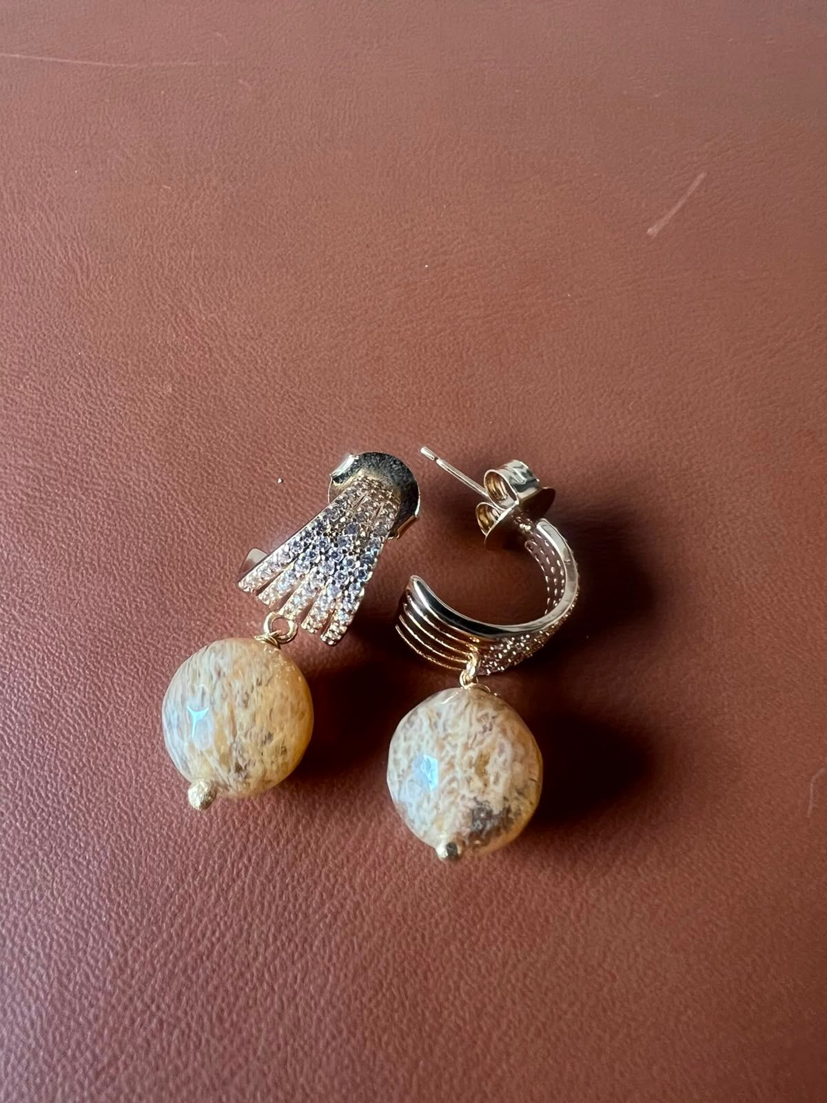 Brinco de Ágata Natural e Zircônias banhado em Ouro 18k — imagem 2