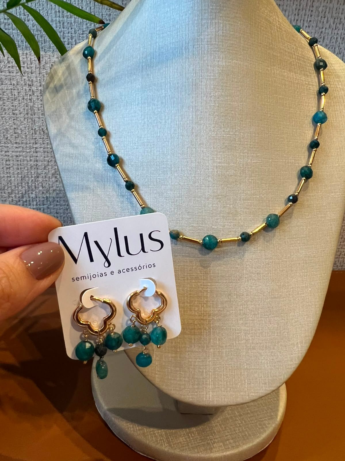 Conjunto Apatita Azul com Pedras Naturais banhado em Ouro 18K — imagem 2