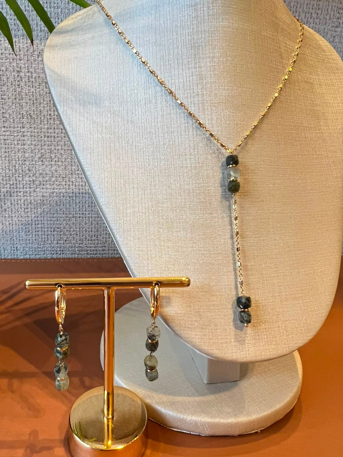 Conjunto Colar Gravata Labradorita com Brincos banhado em Ouro 18K — imagem 2