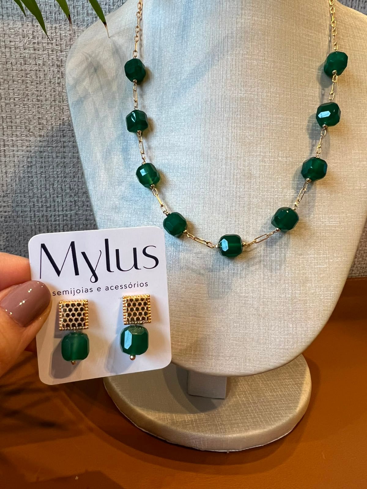 Conjunto Jade Esmeralda, colar e brincos banhados em Ouro 18K — imagem 2